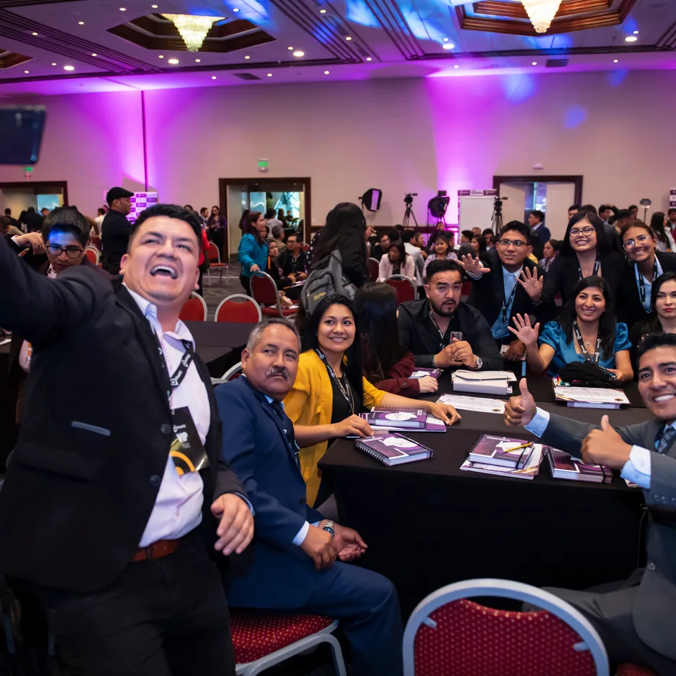 Equipo HG Business compartiendo